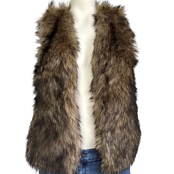 Divided Jackets & Blazers - Divided faux fur vest